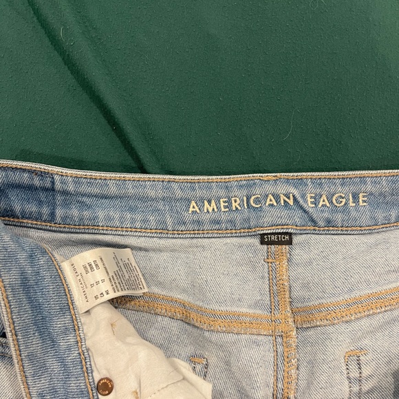 Size 12 short AE STRETCH RIPPED MOM STRAIGHT JEAN - Picture 2 of 3